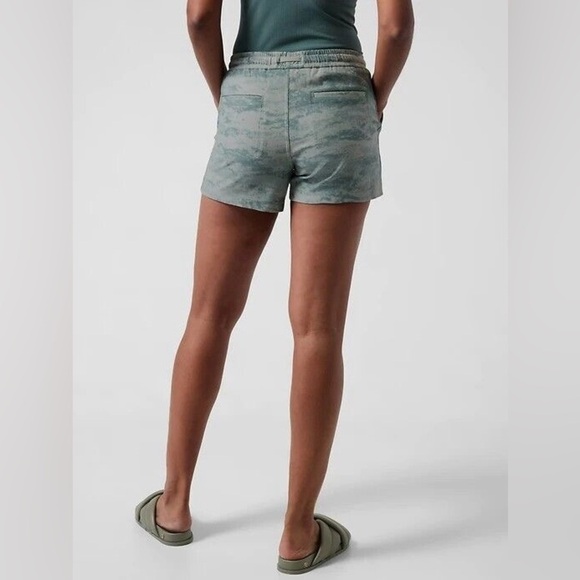 ATHLETA Blue and white Fog Camo FARALLON shorts size XL - Picture 3 of 14